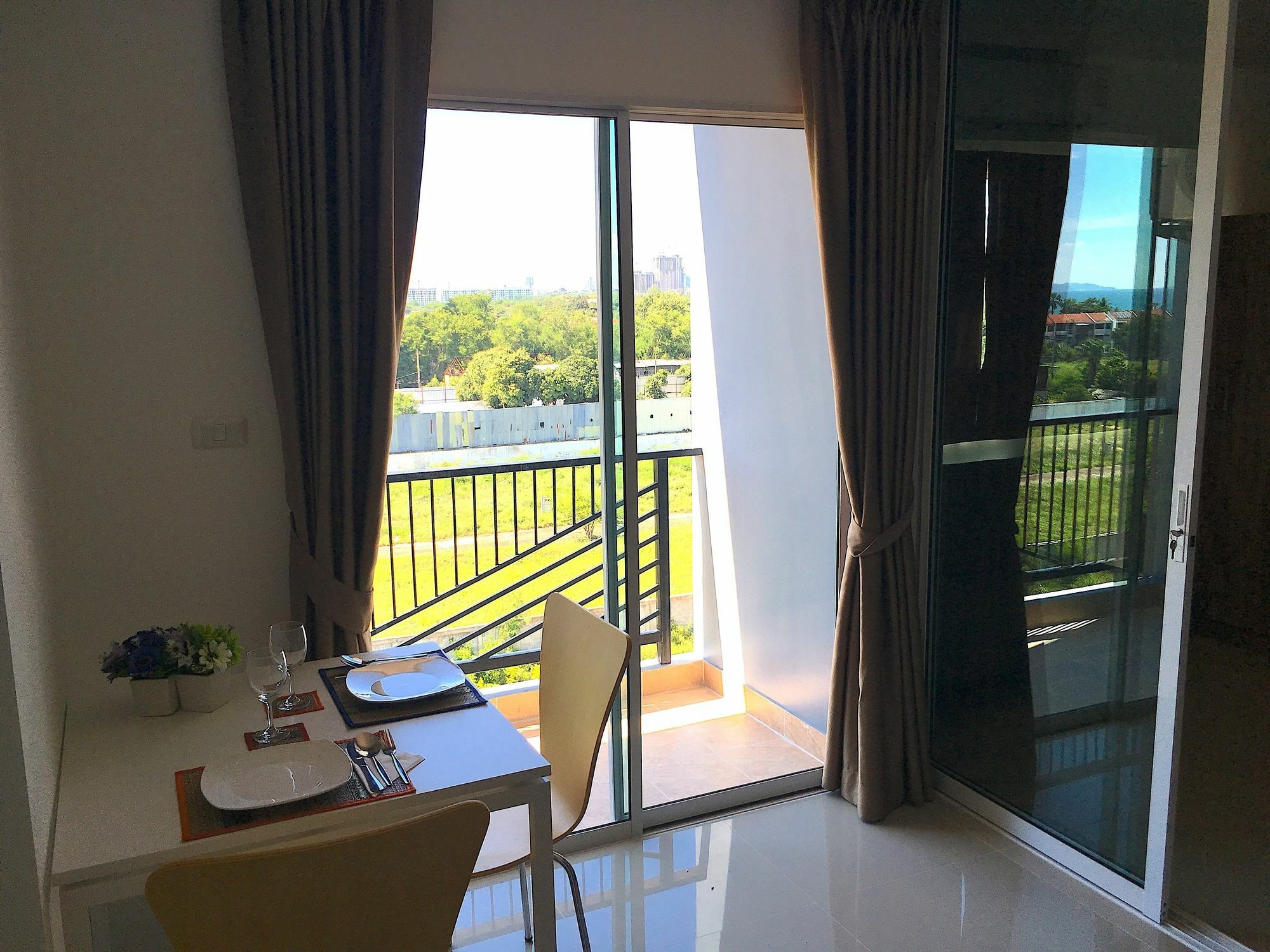 Breezy House Apartment Джомтиен Бийч Екстериор снимка